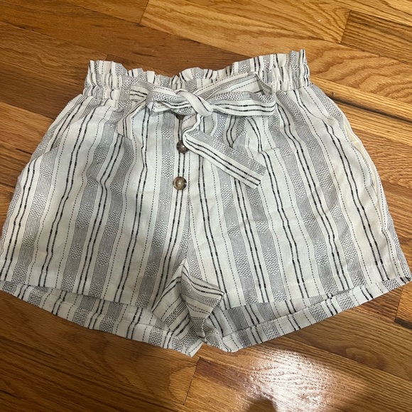 women’s shorts - Picture 2 of 3